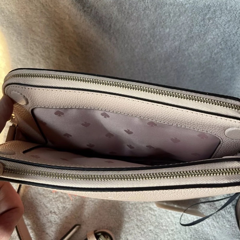 Kate Spade By The Pool Flamingo Camera Bag - Picture 3 of 3